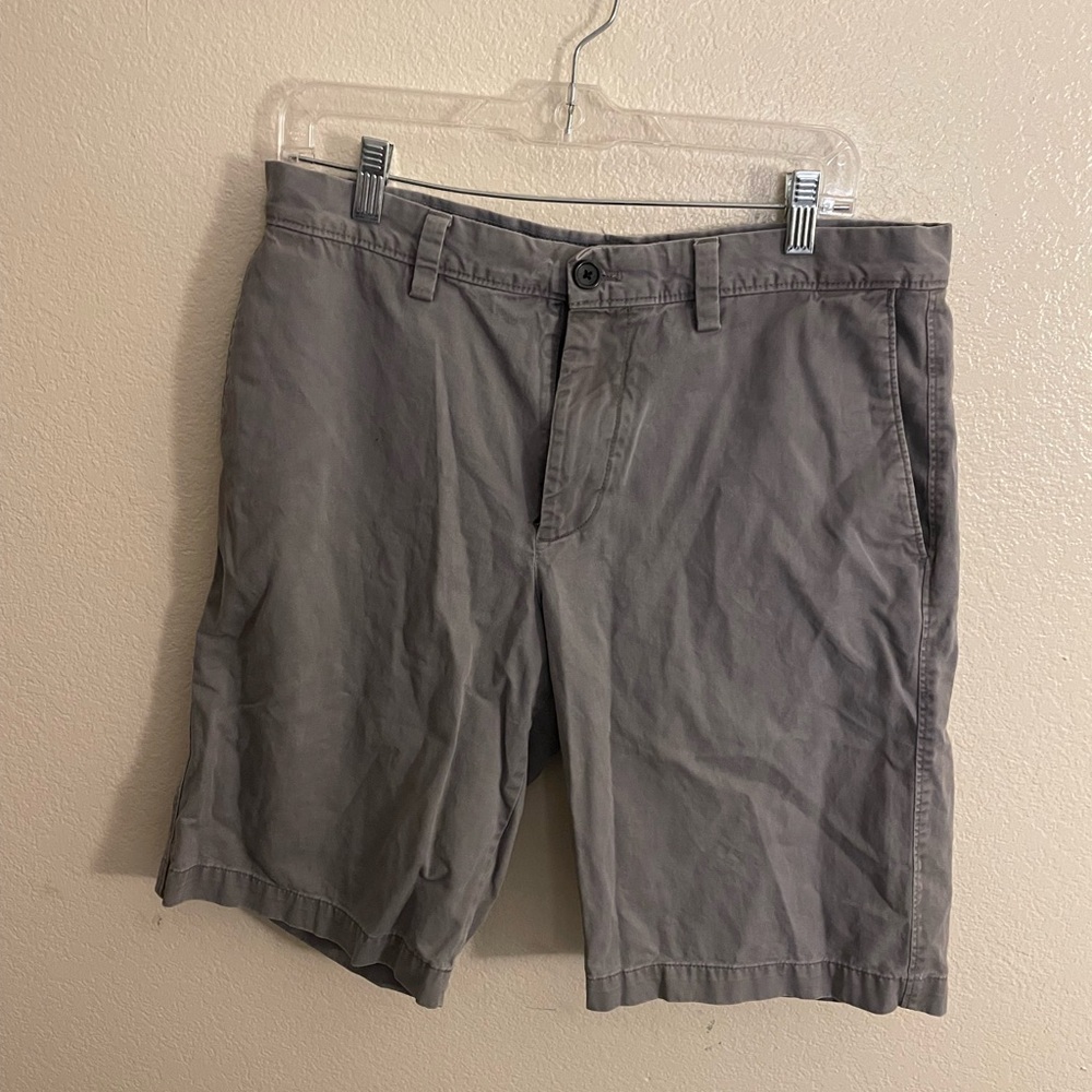 Banana Republic Men's Flat Front Gray Shorts